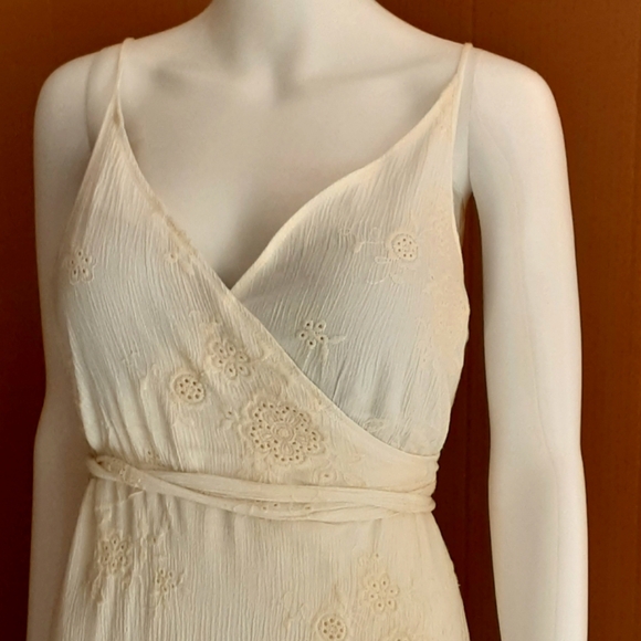 CHELSEA & VIOLET Embroidered Ivory Floral Wrap Hi-low Dress Sz. Large - Picture 2 of 12